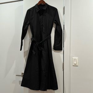 NWT Banana Republic Factory Pleated Midi Dress Black 8, as seen on Meghan Markle